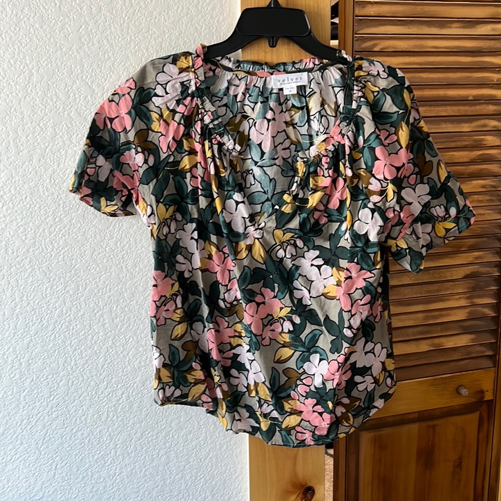 Velvet by graham and Spencer shirt size M